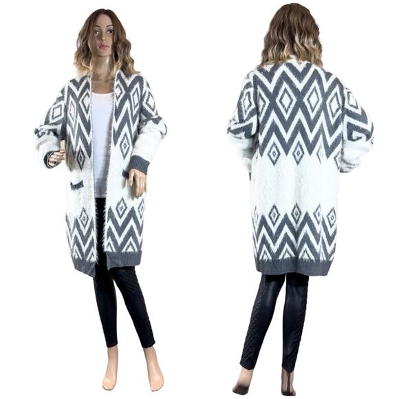 NWOT &Merci Cozy Mohair Grey and White Fuzzy Batik Print Cardigan SZ L$69 - Picture 3 of 10